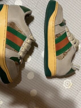 Gucci Kids White/Beige Sneakers with Green and Orange Stripes